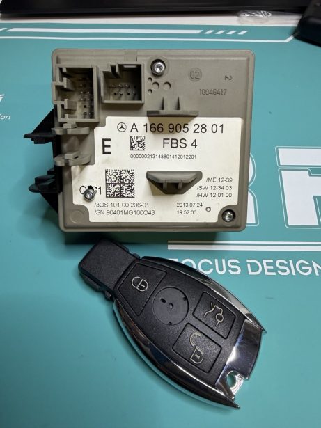 Mercedes W166 FBS4 EIS EZS užvedimo spyna ir raktas