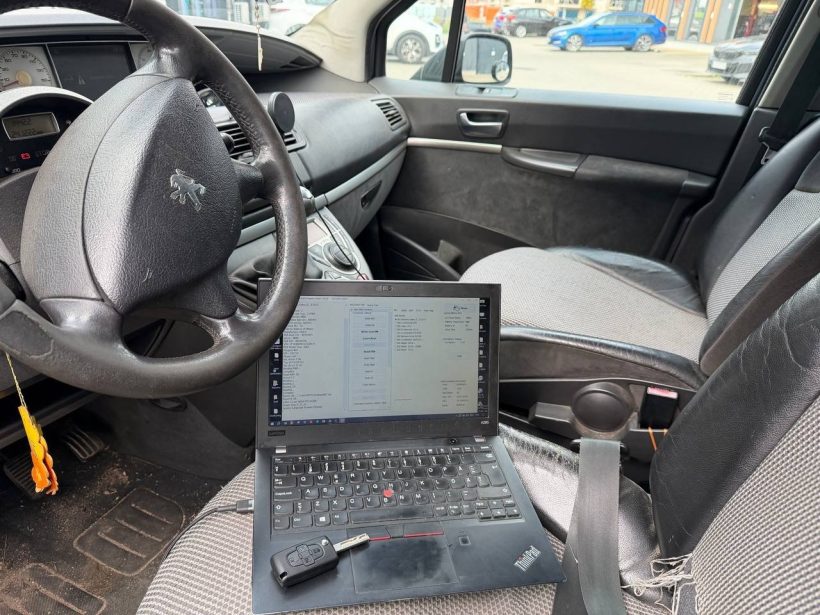 Naujo Peugeot 807 rakto programavimas neturint originalaus rakto