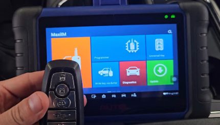 Ford rakto programavimas Vilniuje naudojant profesionalią diagnostikos įrangą