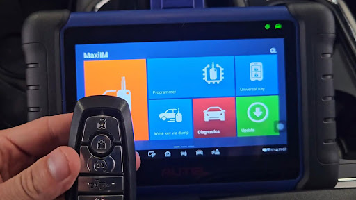 Ford rakto programavimas Vilniuje naudojant profesionalią diagnostikos įrangą