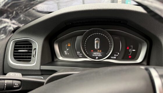 Volvo V60 2017 SRS Airbag Service Urgent klaida prietaisų skydelyje