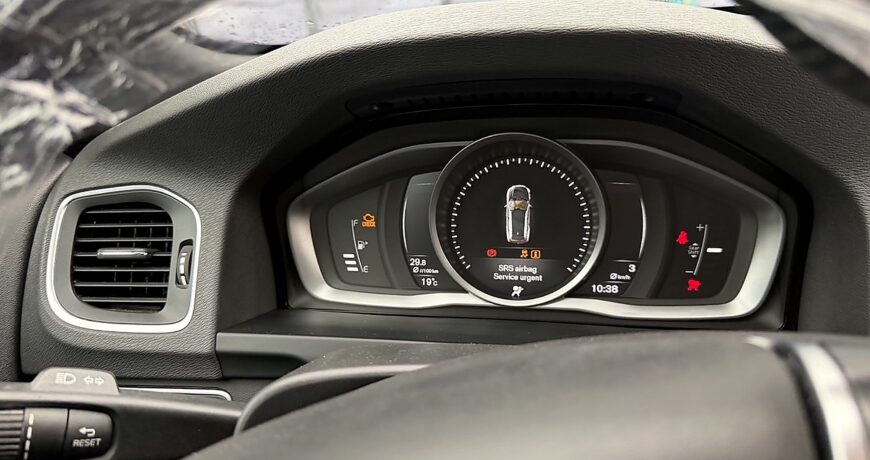 Volvo V60 2017 SRS Airbag Service Urgent klaida prietaisų skydelyje