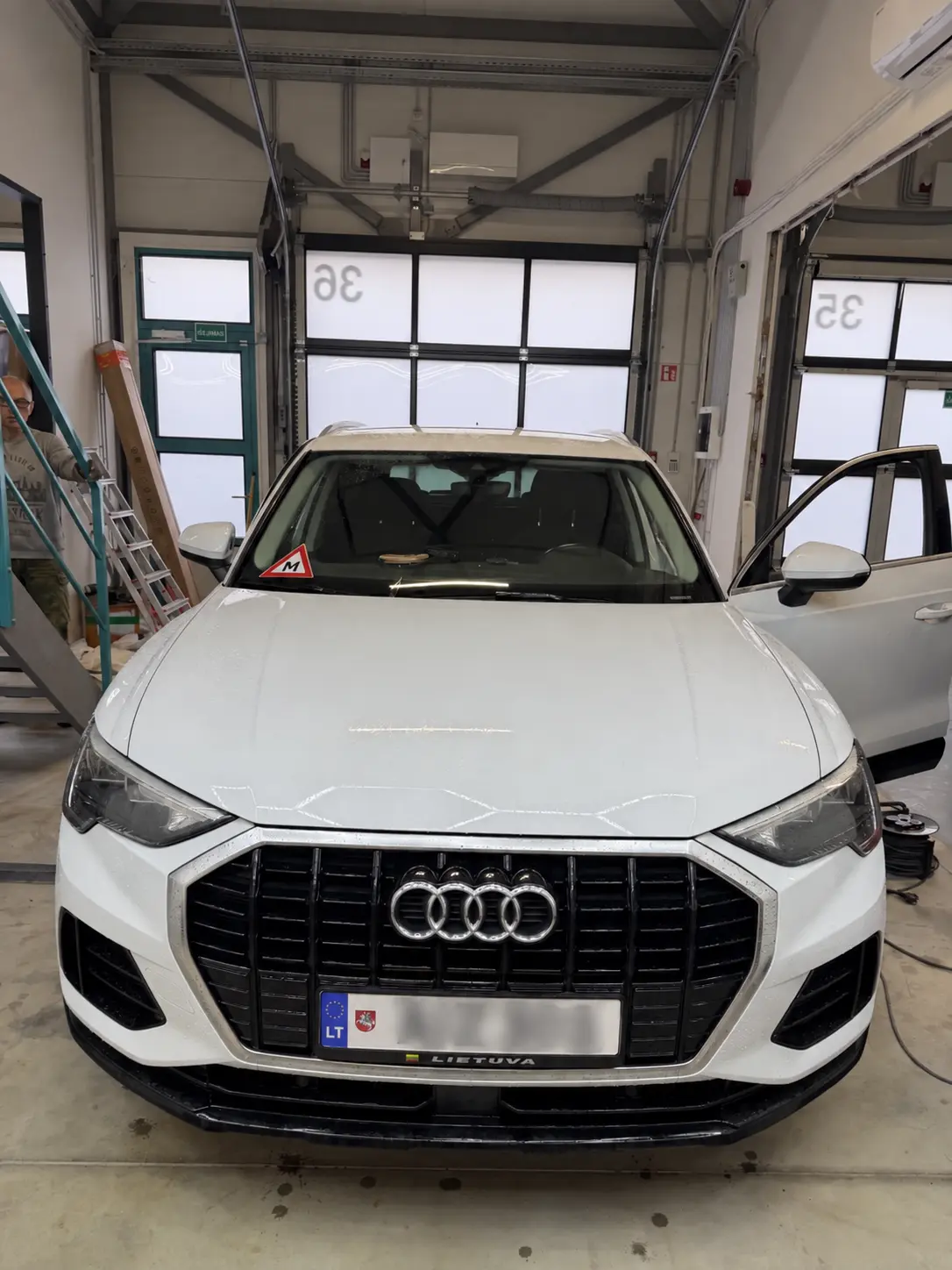 Audi Q3 2020 galinio vaizdo kameros montavimas Vilniuje