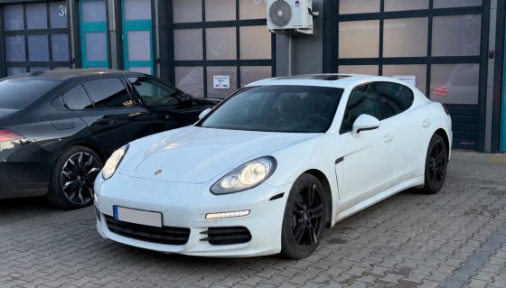 Balta Porsche Panamera 970 prie KTS Group serviso Vilniuje